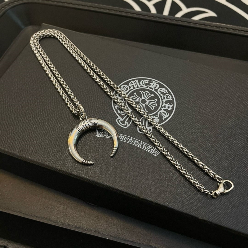 Ch*0me He**ts necklaces